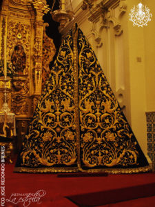 Nuevo manto de camarín bordado para María Santísima de la Estrella. 