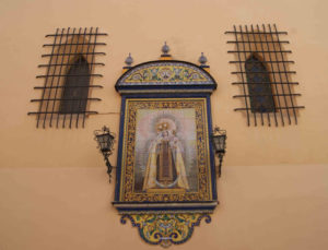 Retablo de la Virgen del Carmen. Derecha de la portada del Evangelio. José Morillo Fernández (Fábrica Hijo de José Mensaque), 1.930.